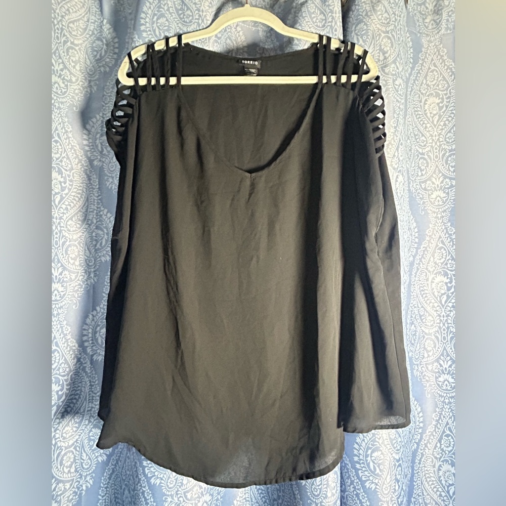 Torrid Size 0 Black Cold Shoulder Blouse | Sheer Flowing Top | Lightweight